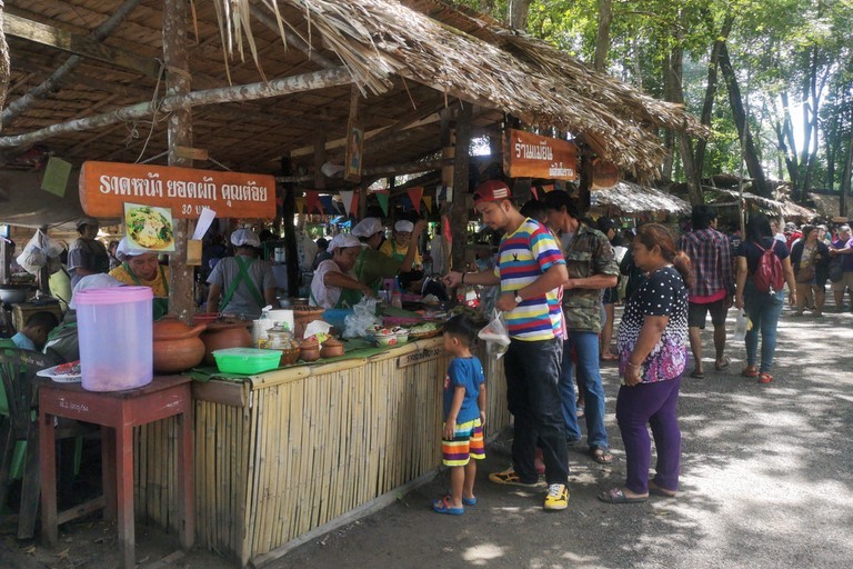 The market under the trees, Chumphon Lamae
